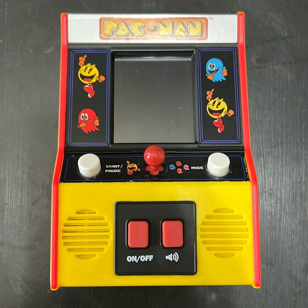 PAC-MAN Hand Held Mini Arcade Game  2019 Bandai Namco Entertainment Working